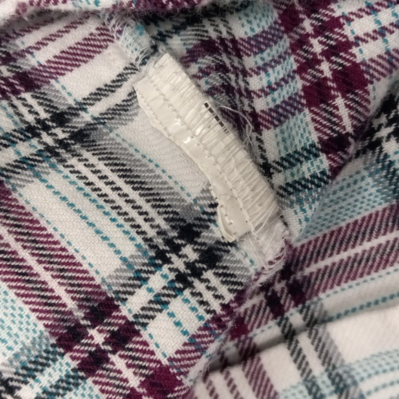 VANS OFF THE WALL PLAID, LONG SLEEVE, BUTTON DOWN FLANNEL - Picture 4 of 11